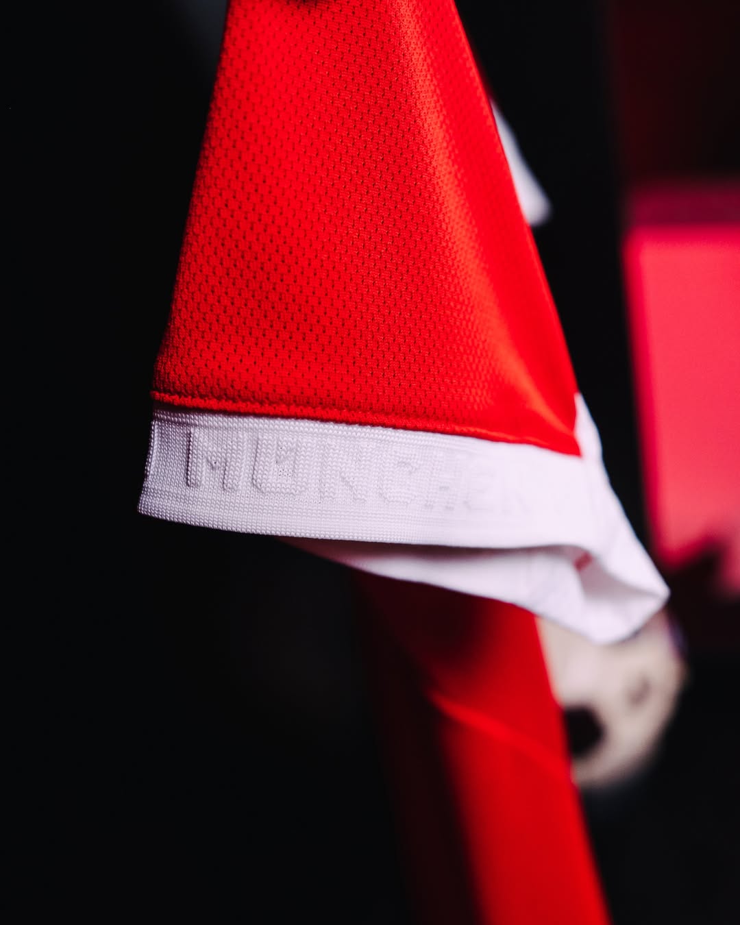 FC Bayern Munich 2025/26 Home Jersey (Player Version)