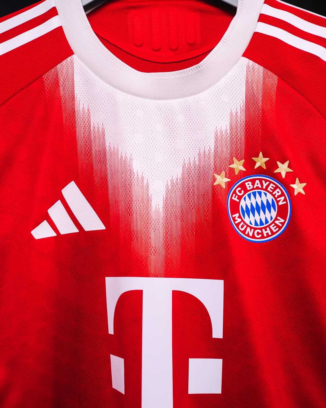 FC Bayern Munich 2025/26 Home Jersey (Player Version)