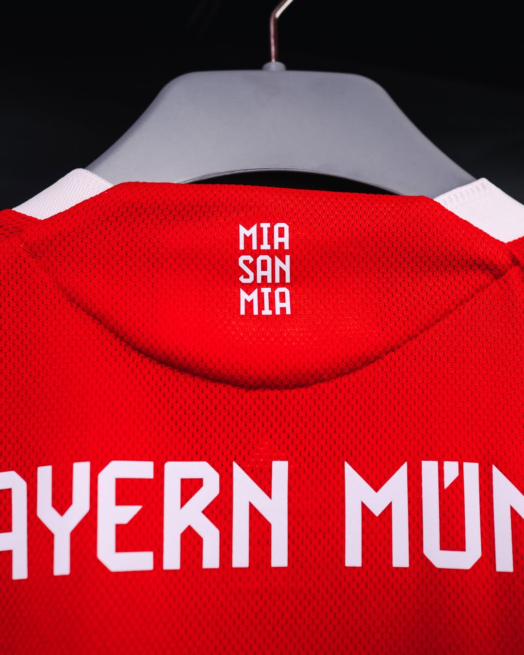 FC Bayern Munich 2025/26 Home Jersey (Player Version)
